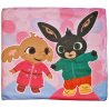 Dětský flísový nákrčník pro holky / multifunkční šátek Zajíček Bing. Svrchní část je vyrobena z příjemně jemného materiálu s obrázkem zajíčka Binga a jeho kamarádky slonice Suly. Z vnitřní strany je chlupatý a hřejivý materiál polar fleece. Proto je možné tento nákrčník použít namísto šály. Velikost je univerzální - pro děti od 3 let.
TIP • Pokud si i Vaše dítě oblíbilo příběhy Zajíčka Binga a jeho kamarádů, prohlédněte si celou naši nabídku produktů s motivem Zajíček Bing.