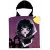 Dětské koupací pončo / bavlněná osuška s kapucí Wednesday - motiv Gothic Girl. Je vyrobená z příjemně jemného a dobře savého 100% bavlněného froté. Na přední straně ponča je obrázek dívky Wednesday Addams při svitu měsíce. Na druhé straně je hřbitov, který k seriálu Wednesday neodmyslitelně patří. Rozměry tohoto ponča jsou 55 x 110 cm (55 x 55 cm přední část, 55 x 55 cm zadní část).
Toto dětské pončo získalo mezinárodní certifikát OEKO-TEX STANDARD 100, který zaručuje rozměrovou a barevnou stálost materiálu i to, že výrobek neobsahuje škodlivé látky.