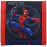 Dětská textilní peněženka Spiderman od MARVELu z odolného polyesteru. Uzavírání na suchý zip, kapsa na mince na zip, rozměry zavřené peněženky 10 x 10 cm. Ideální pro uložení bankovek, mincí a karet, perfektní do školy nebo na výlety.