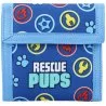 Dětská textilní peněženka Paw Patrol – motiv Rescue Pups – s obrázkem Rubble, Chase a Marshalla. Uzavírá se klopou na suchý zip, uvnitř má přihrádku na bankovky, dvě kapsy na karty a zipovou kapsu na mince.