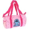 Dívčí sportovní taška s obrázkem Stitche z oblíbeného animovaného seriálu Lilo a Stitch. Má jeden prostorný hlavní oddíl na zip, boční kapsy na drobnosti a nastavitelný ramenní popruh. Díky uším ji lze nosit i v ruce. Rozměry 38 × 22 × 18 cm.