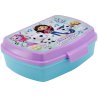 Svačinový box Gabby's Dollhouse je ideální do školy, na cesty i výlety. Vyrobený z materiálu bez obsahu BPA, bezpečného pro styk s potravinami a vhodného pro děti od 4 let. Rozměry cca 17 × 14 × 5,6 cm.