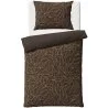 Souprava bavlněného ložního povlečení Dark Dream z kolekce BedTex Home Line s elegantním abstraktním vzorem v hnědo-karamelových liniích na tmavě hnědém podkladu. Vyrobena ze 100% bavlny Renforcé. Rozměry 140 × 200 cm a 70 × 90 cm, zapínání na zip.