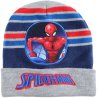 Chlapecká zimní čepice Spiderman. Vyrobena z hřejivého akrylového úpletu s nášivkou tohoto oblíbeného hrdiny a výšivkou Spider-Man na lemu. Nabízíme ji ve dvou barevných kombinacích – modré nebo šedé – v jedné univerzální velikosti pro děti přibližně od 6 do 10 let.