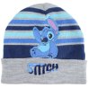 Dětská zimní čepice Lilo &amp; Stitch. Vyrobena z hřejivého akrylového úpletu s nášivkou tohoto oblíbeného mimozemšťana a výšivkou loga Stitch na lemu. Nabízíme ji ve dvou barevných kombinacích – modré nebo šedé – v jedné univerzální velikosti pro děti přibližně od 4 do 8 let.