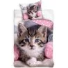 Souprava bavlněného ložního povlečení Koťátko s klubíčky z kolekce BedTex Home Line potěší všechny milovníky zvířat, zejména koček. Je vyrobena ze 100% bavlny Renforcé. Rozměry 140 × 200 cm a 70 × 90 cm, zapínání na zip.