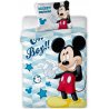 Ložní povlečení Mickey Mouse do malé dětské postýlky nebo kolébky. Zdobí ho obrázek legendárního myšáka Mickeyho ze studia Walt Disney. Souprava obsahuje povlak na přikrývku 100×135 cm a povlak na polštář 40×60 cm.