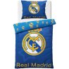 Elegantní fotbalové povlečení Real Madrid s motivem Blue Stars v typických klubových barvách je ideální volbou pro všechny fanoušky slavného „bílého baletu“. Je vyrobeno ze 100 % hladké bavlny Renforcé, má praktické zapínání na zip a certifikát OEKO-TEX STANDARD 100. Rozměr 140×200 cm + 70×90 cm.