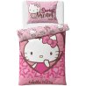 Souprava ložního povlečení Hello Kitty s motivem Sweet Dream. Je vyrobena ze 100% bavlny a má praktické zapínání na zip. Obsahuje 1× povlak na přikrývku 140x200 cm a 1× povlak na polštář 70x90 cm, takže je určená na standardní velkou postel.