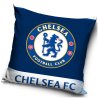 Fotbalový polštářek FC Chelsea s motivem Dark Blue. Povlak je vyroben z hebkého veluru o gramáži 190 g/m², velmi příjemného na dotek, který si uchovává syté barvy i po mnoha praních, se zapínáním na zip. Uvnitř je výplň zašitá ve vlastním obalu, a je tedy vyjímatelná. Rozměr polštáře je 40 x 40 cm. 