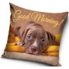 Povlak na polštářek s pejskem - motiv Good Morning!, tedy v překladu Dobré ráno! Tento povlak polštáře je vyroben z příjemně jemného nemačkavého materiálu a má zapínání na zip. Obě strany zdobí stejný motiv.
Tento povlak se psem je vhodný na polštář 40 x 40 cm. Polštářky tohoto rozměru s výplní z dutých vláken najdete také v naší nabídce.